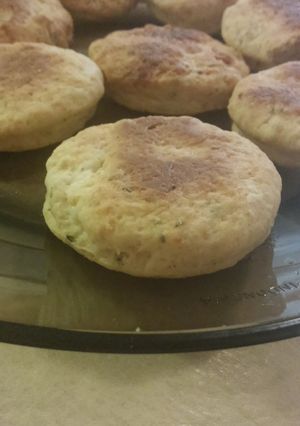 Una foto de Scones de queso y oregano! Los peques los aman!
