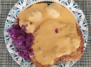 Foto de Paprika Schnitzel + Kartoffelknödel + Rotkraut