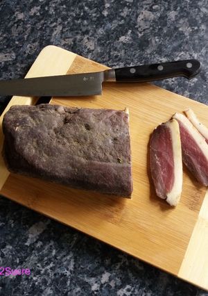 Une photo de Magret de canard séché au sel