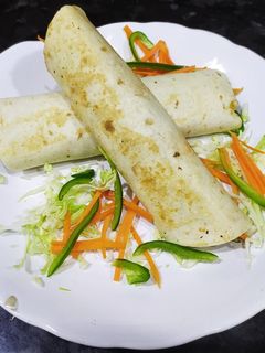 વેજ ટોર્ટિલા રેપ (Veg Tortilla Wrap Recipe In Gujarati) રેસીપી મુખ્ય ફોટો
