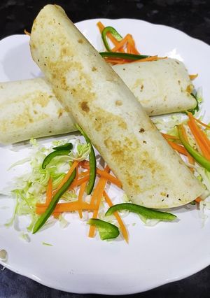 વેજ ટોર્ટિલા રેપ (Veg Tortilla Wrap Recipe In Gujarati) રેસીપી મુખ્ય ફોટો