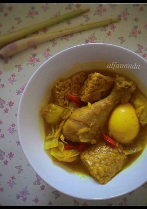 Foto resep Ayam Telur Tempe Kuah Kuning