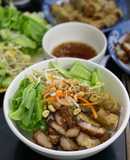 Bún thịt nướng chả giò