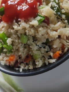 हरी प्याज़ के पोहा(hari pyaz ke pohe recipe in hindi) रेसिपी मुख्य फोटो