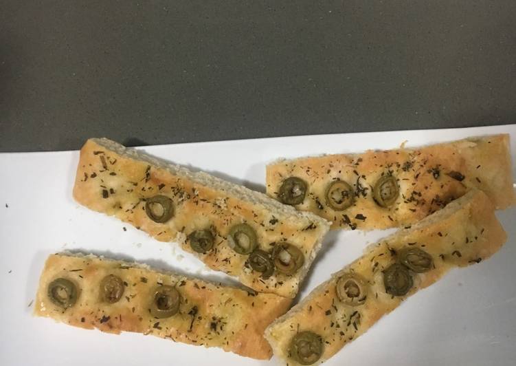 Focaccia de olivas verdes