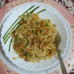 A picture of Cheesy egg Maggi.
