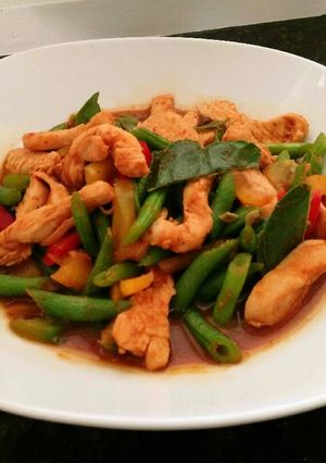 รูปของ ผัดพริกแกงไก่กับถั่วฝักยาว