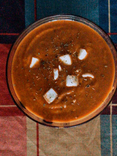 Una foto de Crema de tomate con queso de cabra