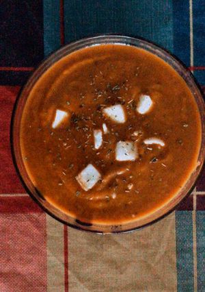 Una foto de Crema de tomate con queso de cabra