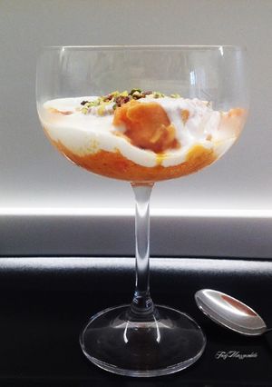 Foto di Granita di pomodoro con crema di burrata e granella di pistacchi
