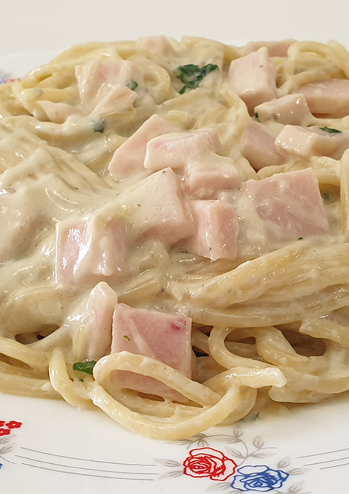 Una foto de Espaguetis con salsa de roquefort
