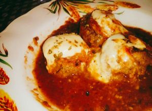 Una foto de Albóndigas de berenjenas, con salsa y queso magro! 💚💚💚👋👏