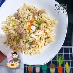 A picture of Fusili aglio olio.