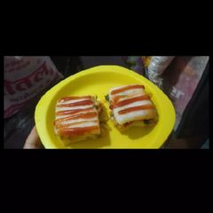 A picture of Steamed semolina sandwich.
