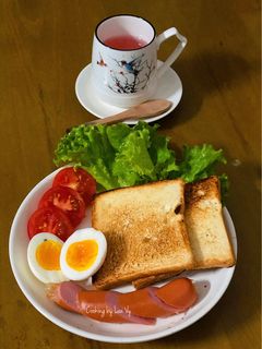 Hình của món Sandwich trứng luộc xúc xích.