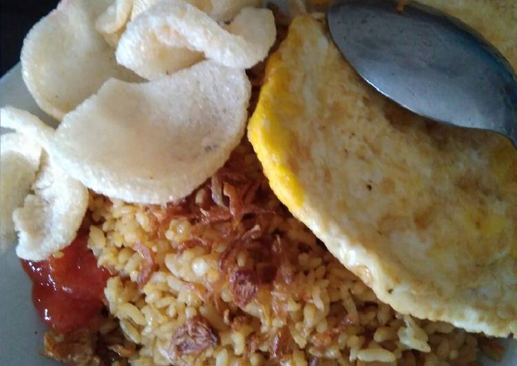 Nasi goreng ikan teri telur ceplok