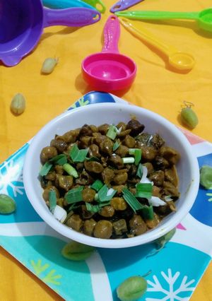 લીલા ચણા નું શાક (Lila Chana Shak Recipe In Gujarati) રેસીપી મુખ્ય ફોટો