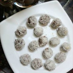 A picture of Date balls.