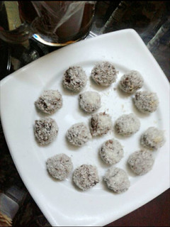 A picture of Date balls.