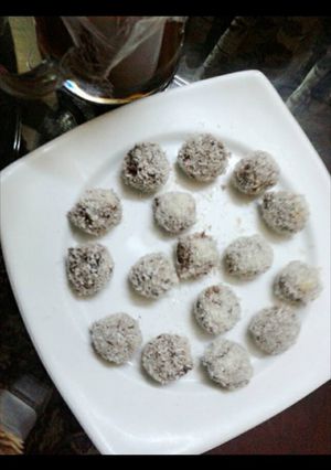 A picture of Date balls.
