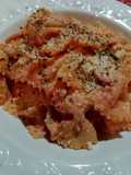 Farfalle con ricotta e sugo al pomodoro alla partenopea