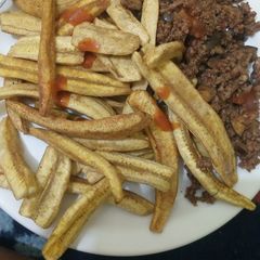 A picture of Matoke chips with mince meat.