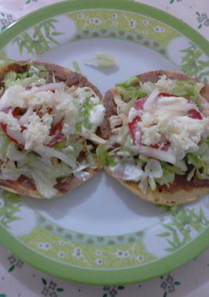 Una foto de Tostadas de Pollo a la Mexicana (Leyenda del Tlacuache y el Fuego)