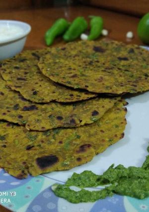 A picture of Methi dhebara.