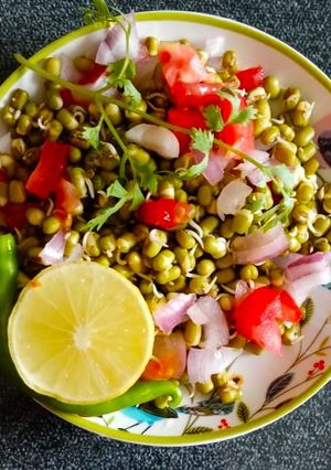 A picture of Moong dal sprouts chaat.