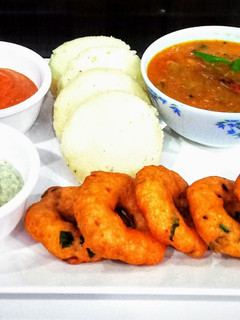 मेदू वड़ा,इडली सांभर रेसिपी मुख्य फोटो