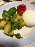Caprese con cavoletti di Bruxelles