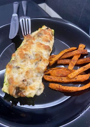 Gombaraguval töltött cukkini recept fotója