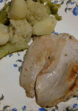 Una foto de Menestra de verduras con pavo a la plancha