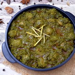 Soya Chunks in Spinach Gravy A picture of Soya Chunks in Spinach Gravy.