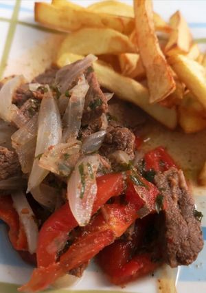 Una foto de Lomo saltado