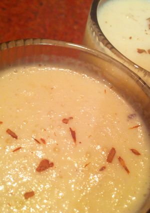 A picture of Apple-Cinnamon-Banana smoothie.