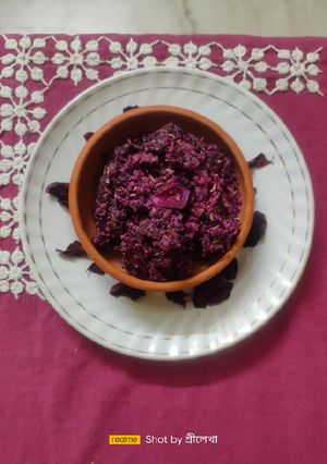 গোলাপের গুলকন্দ (Golaper Gulkand Recipe In Bengali) রেসিপির প্রধান ছবি