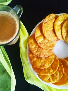 ઘઉં ના લોટ ની ફરસી પૂરી (Wheat flour farsi puri recipe Gujarati) રેસીપી મુખ્ય ફોટો