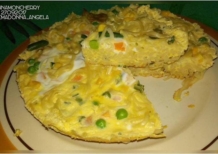 Recipe of Quick Omelet Mi Instan (Instant Noodle Omelet)