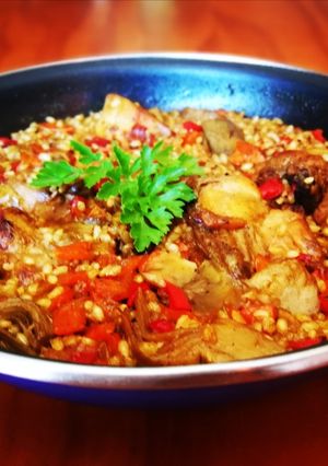 Foto principal de Arroz integral con pollo y alcachofas al curry