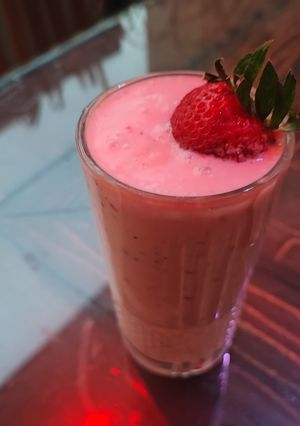A picture of Strawberry and Mix Berries Smoothie.