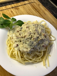 Una foto de Tallarines a la carbonara