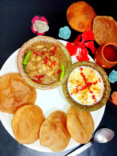 मूंग दाल खस्ता कचौड़ी दम आलू के साथ(moong dal khasta kachori dam aloo recipe in hindi) रेसिपी मुख्य फोटो