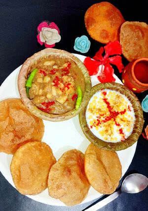 मूंग दाल खस्ता कचौड़ी दम आलू के साथ(moong dal khasta kachori dam aloo recipe in hindi) रेसिपी मुख्य फोटो