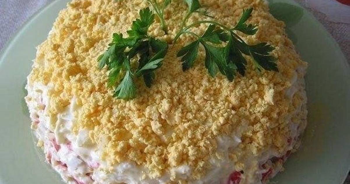 Салат с грибами крабовыми палочками и яблоком и