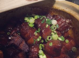 Foto resep Claypot Babi Saus Karamel Kecap | Braised Pork Belly |