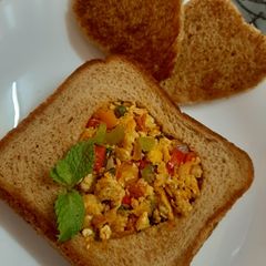 Egg masala toast 😍 A picture of Egg masala toast 😍.
