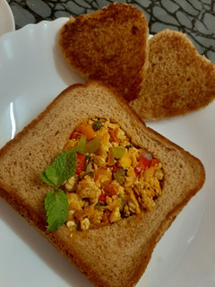 A picture of Egg masala toast 😍.