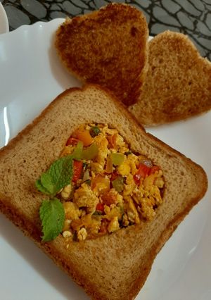 A picture of Egg masala toast 😍.