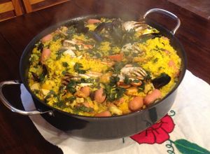 Una foto de Paella